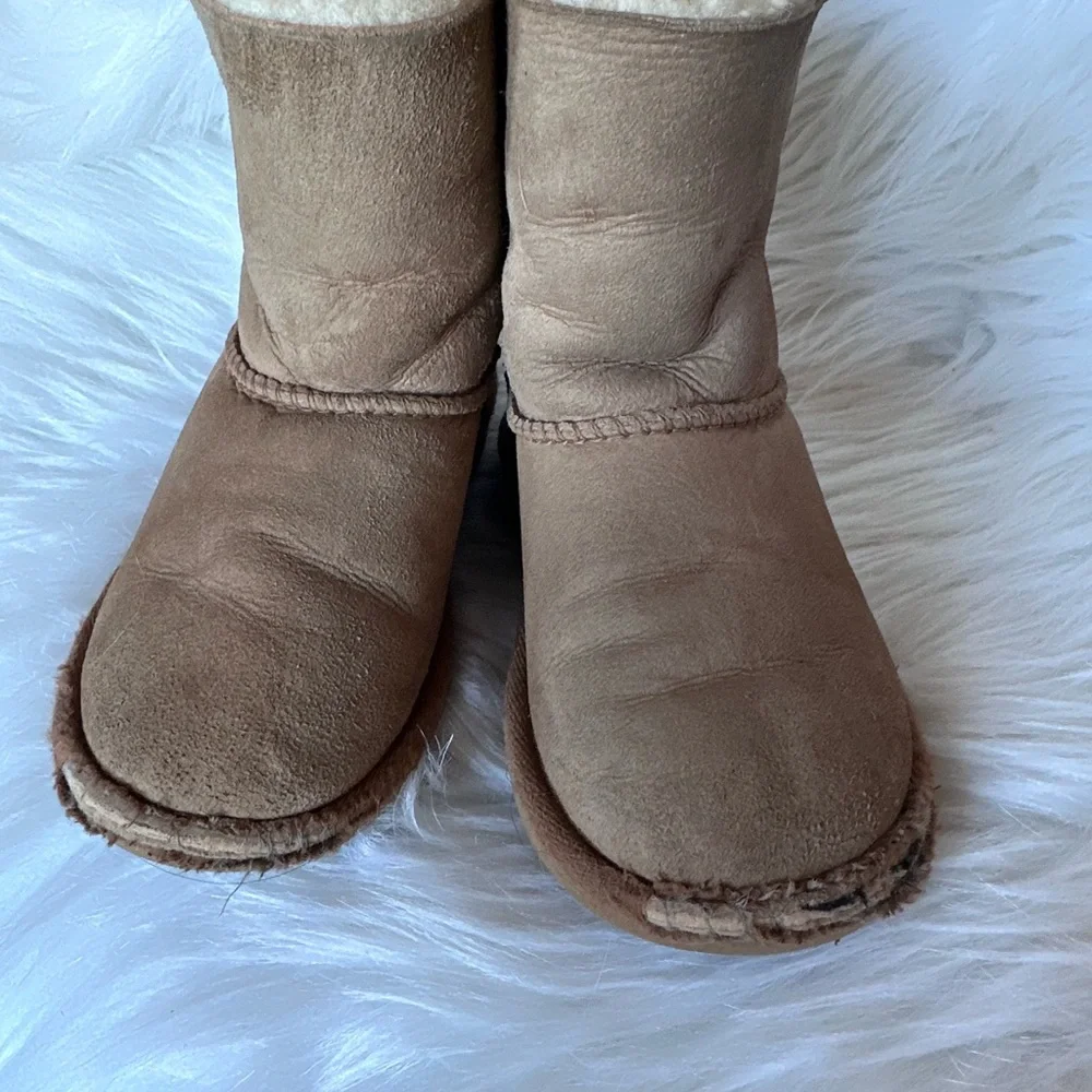 UGG Kids' Bailey‎ Bow II Swiftie Party Chestnut Boot Size 10